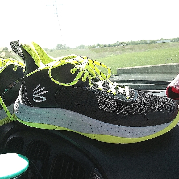 Under armour 62k Curry - Picture 2 of 9